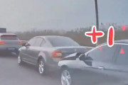 【動画】中国あるある、高速道路で起こった見事な自動車の玉突きがこちら～！