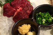 外国人「日本で馬肉とクジラ肉の刺し身を食べる羽目になった…」