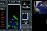 【動画】テトリスを人類初完全制覇した少年を、大の大人がバカにしてしまう…「画面から離れて外で新鮮な空気を吸いなさいｗ」