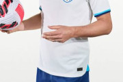 【悲報】イングランド代表のユニフォーム、日本のデザインの丸パクリだったことが判明で炎上中…！