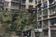 【画像】 アパートの下から巨大な石像を発見　忘れ去られた民族宗教の神像か　…中国・重慶