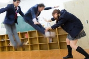【悲報】女子高生「だめっ...十両とはいえ力士には敵わないわ...」