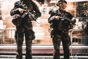 フランス軍兵士は、国内外で1日24時間あなたを守っています！