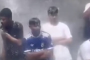 【動画】滝に打たれていた少年の上から人が降ってくる事故。