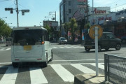交差点右折するとき中央付近まで出ない運転手増えたね・・・・・