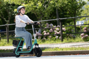 座席付きLUUPが発表され「ただの電動バイクでは？」と話題に、なお原付は廃止される模様