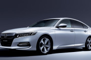 ホンダ、10代目アコード発売。上質感高め若者にアピール 465万円