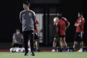 【画像】サッカー日本代表の緊急会談…森保監督の後ろで行われてた模様ｗｗｗｗｗ