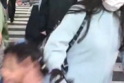 小さな女の子に肘！東京のぶつかりおばさんの動画が話題に。