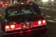 【恐怖】警察官がタクシー運転手に恫喝する動画が話題にｗｗｗｗ怖すぎてｗｗｗｗ