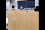 【悲報】チー牛と教授、講義中にとんでもない剣幕で大喧嘩を始めてしまうｗｗｗｗｗ