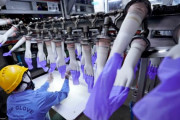 マレーシアのゴム手袋最大手、従業員3000人がコロナ感染　操業停止などで納品に遅れ