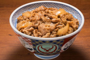 【悲報】吉野家、牛丼の大盛り「740円」値上げが止まらない