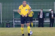 【放送事故】サッカーのテレビ中継に立ち小便をする主審が映ってしまうｗｗｗ