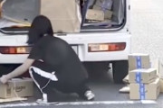 【大阪】荷物をポイポイ投げまくるアマゾン配達女子の動画が拡散希望中。