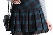 【画像】横浜のJKさん、スカートが短すぎる。