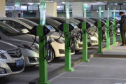 中国 電気スタンドの乱立で問題になる EV電気自動車