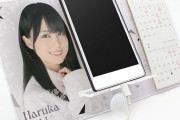 【乃木坂46】ワイヤレス充電出来るのかと思ったら立て掛けられるだけかよ！！！