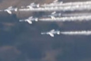 ブルーインパルスの展示飛行を朝日新聞のヘリが妨害　演技内容変更を余儀なくされファン激怒の大炎上