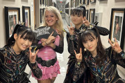 【海外】BABYMETALとScene Queenのバックステージショット