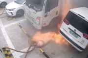 【中国】充電中のEV車のバッテリーが発火する瞬間の衝撃映像。