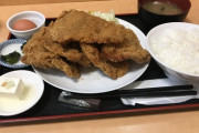 【画像】ワイの近所の定食屋さん、めっちゃ大盛りにしてくる