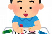 子供がお父さんの似顔絵を書いていた。茶色のクレヨンで髪を書こうとしたら、それを見た妻が慌てて黒に持ち替えさせていた。違和感を感じて探偵に依頼したら見事に真っ黒！