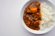 【朗報】カレーで1番要らない具材、決まる！！！