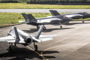 オランダ空軍に最初のF-35Aステルス戦闘機3機が到着…消火用の泡で歓迎！