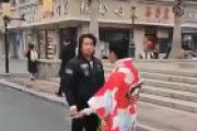 【中国】和服を着た中国女子に中国男が激怒「中国人なのになんで和服を着るのか」　女「何を着ようが私の自由だ」男「ここは中国だ。日本人は侵略した。我々には中国5千年の漢服がある」