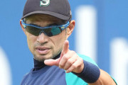 【悲報】イチロー「ﾝｰｰｰ、改めて考えると凄いな、って思うなあ。俺はやっぱ。」