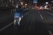【動画】チャリ乗りさん、とんでもない運転を披露…