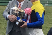 金子オーナー登場！外国人女性騎手による史上初のJRA重賞制覇のミッションもクリア