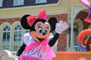 【朗報】ディズニーランドさん、値上げで貧困層を足切り→結果、大成功してしまうｗｗｗｗｗｗ
