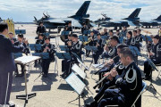 小学校で開催予定だった空自音楽隊コンサートが突然中止…反対派の圧力か「軍事的象徴が教育現場に」！