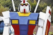 【悲報】がに股の「へたれガンダム」、ビームライフル盗まれる