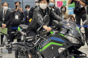 【謎報】小池百合子、カワサキNinjaに搭乗