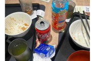 「アウトです」　牛丼店で外国人客が帰った後の“ごみ放置”にあ然…別の客が後片付け「どうしてこうなる？」