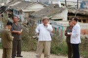 台風被災地を訪問指導する金正恩同志の姿をご覧ください！