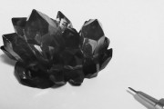 【画像】シャーペン1本で超リアルな「クリスタル」の絵を描いてみたｗｗｗ