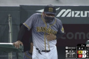 阪神北川コーチのおなかに打球直撃　まさかの事態に選手笑いこらえられず？