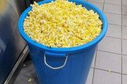 韓国映画館「空の容器にポップコーン詰めるサービスするよ」→ゴミ箱を持ってくる猛者まで登場