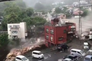 【動画】静岡県熱海市で土石流発生　民家などが押し流される　数十人安否不明