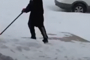 雪かきしてたら9秒も足滑らせ続けた男のgifｗｗｗｗｗｗｗｗｗｗ