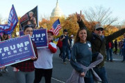 【米大統領選】トランプ支持者、首都を行進　「不正投票」訴え　「不正を止めろ」「あと４年」