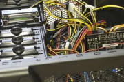 敵「自作PCなんてプラモデルより簡単だぞｗｗｗ」 ワイ「そんなわけないやろカス」