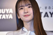 乃木坂46菅原咲月、美脚際立つミニスカモノトーンコーデに絶賛の声「清楚」「スタイル抜群」
