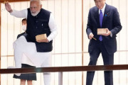 インド･モディ首相、迎賓館での鯉に餌やりの写真「めっちゃ楽しそう」と話題に