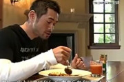 イチロー「カレーの上にカツを乗せるなんて邪道。考えられないですぼくありえないです。」