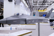 F-35をパクった中国のJ-31戦闘機、防衛展示会で注目されていたらしい